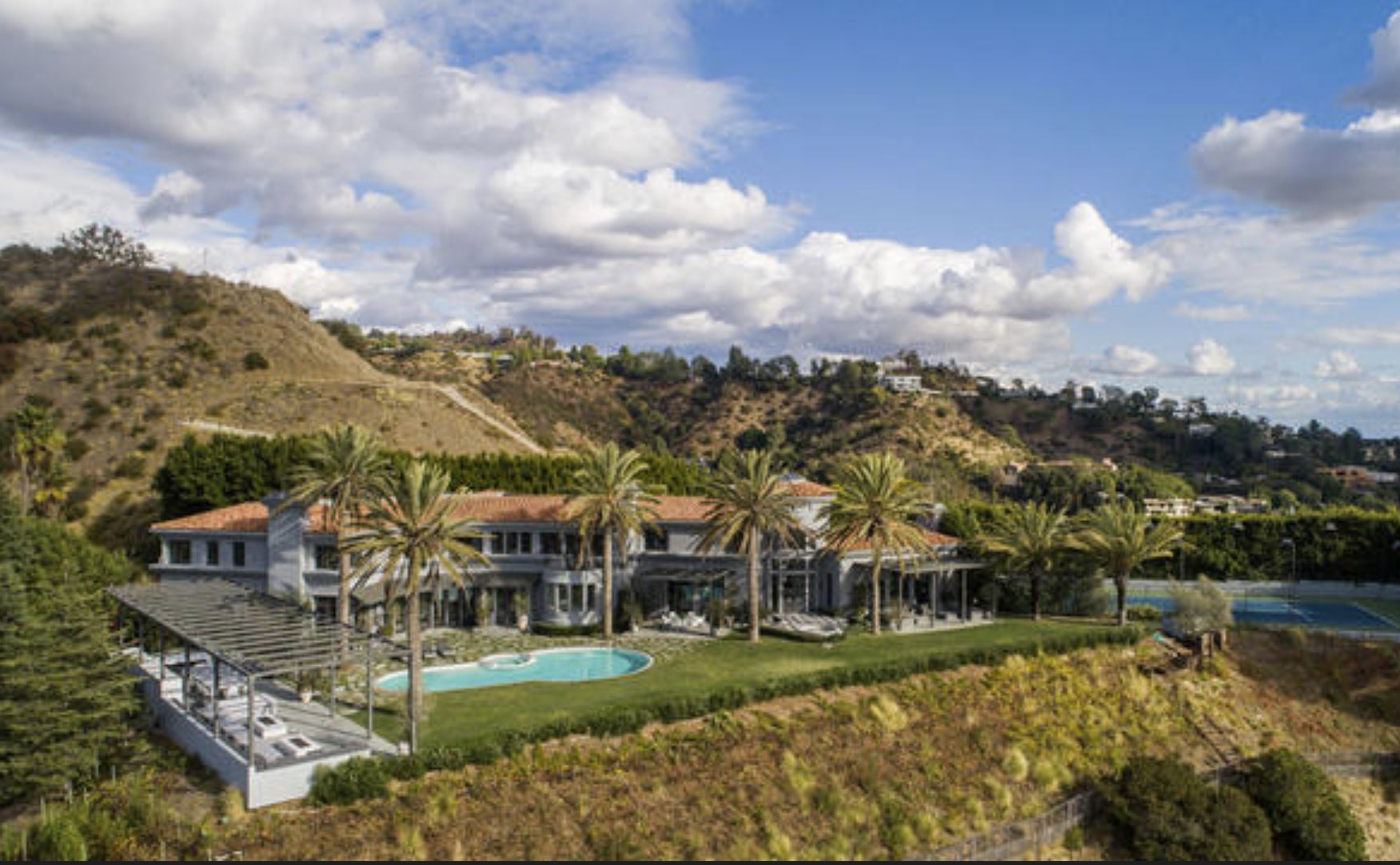 Heather Road residence and hillside setting