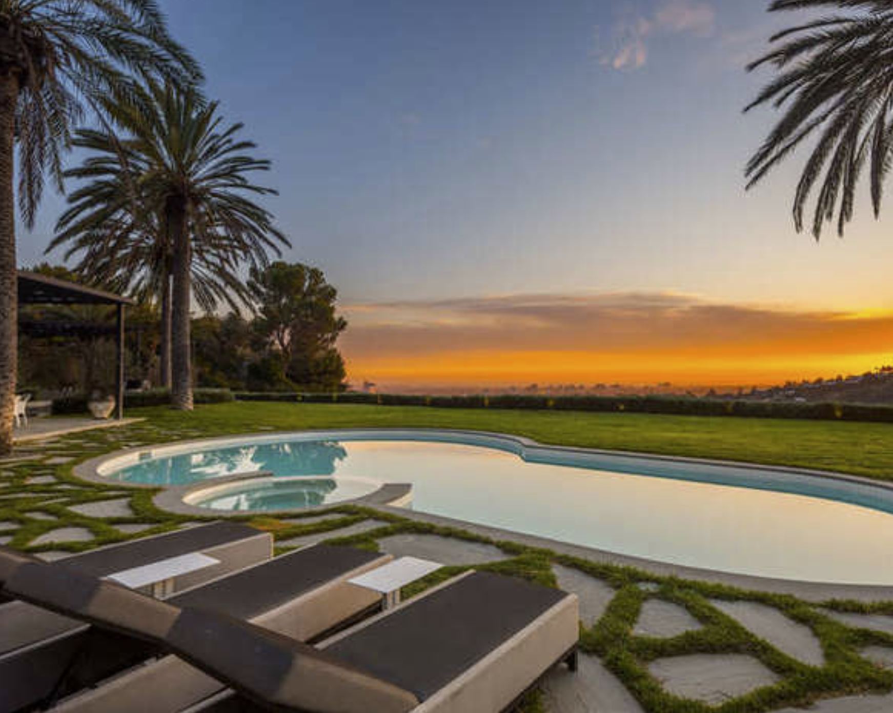 Heather Road swimming pool and sunset views